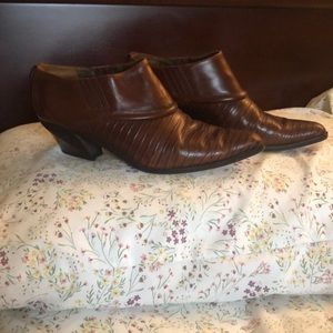 Via Spiga brown ankle booties